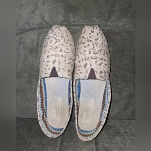 Toms Women's Beige Leopard-Print Slip-On Flats